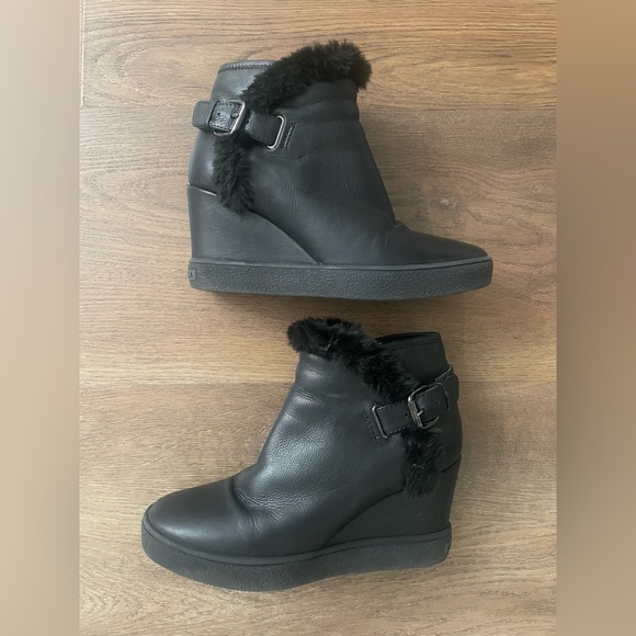Aquatalia By Marvin K. Women's Black Cameron Faux Fur Trim Wedge Bootie Size 6.5 - Picture 5 of 14
